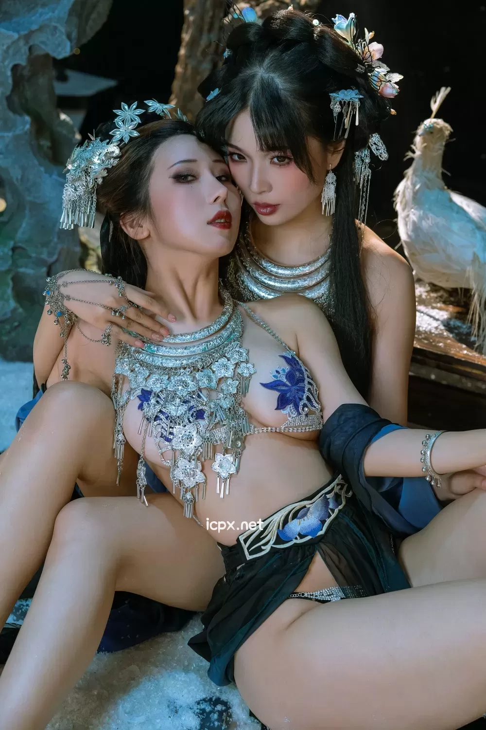 颜值博主@轩萧学姐 苗疆少女 [24P/1V/403MB]