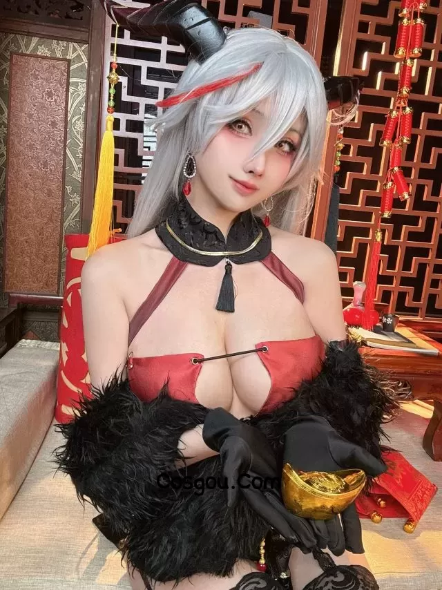 龙年龙图:coser Rioko凉凉子以华美之姿迎接龙年新春