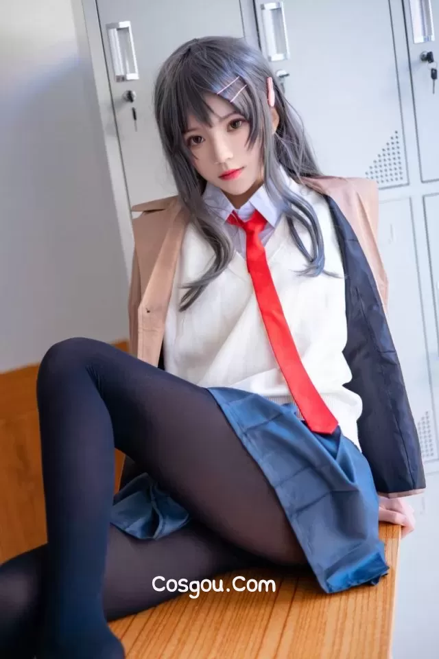 探寻JK制服的COS潮流：青春活力与时尚魅力的交织